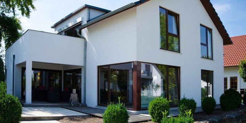 Hausbau: Neues Einfamilienhaus in Massivbauweise.